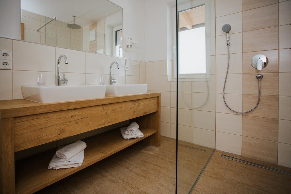 Apartmenthaus Strasswirt De Luxe 트로폴라흐 외부 사진